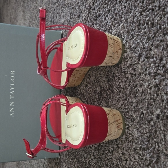 NEW Ann Taylor Pink Platform Sandals 8 - Picture 4 of 6